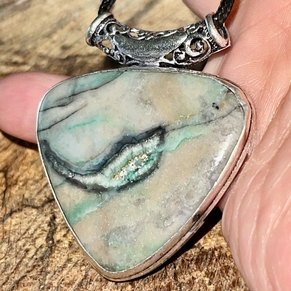 Mariposite Muscovite Pendant 2” - Picture 1 of 9